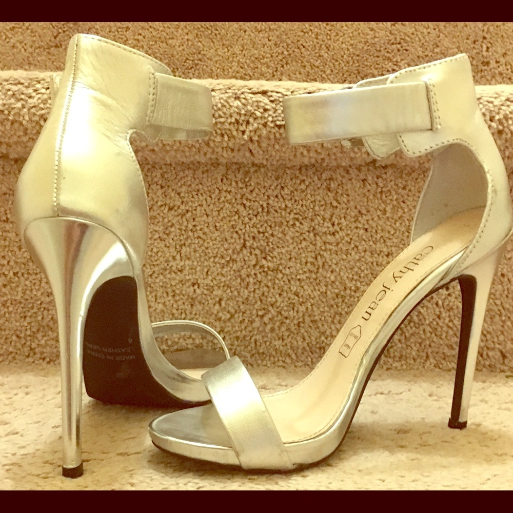 ✔️Silver single strap ladies pumps✔️